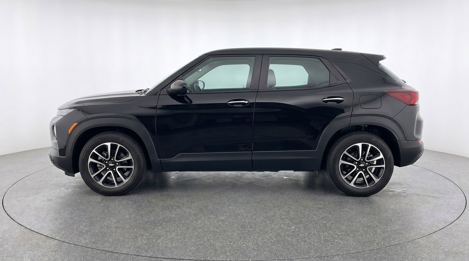 Used 2025 Chevrolet TrailBlazer LT w/ Driver Confidence Package AWD/4WD image 5