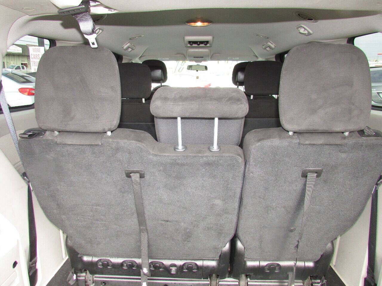 Used 2015 Dodge Grand Caravan SXT FWD image 22