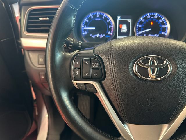 Certified 2019 Toyota Highlander Plus AWD/4WD image 29