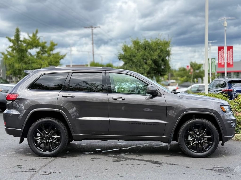 Used 2021 Jeep Grand Cherokee Laredo AWD/4WD image 6