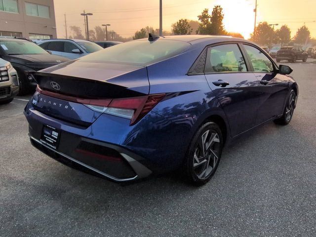 Certified 2025 Hyundai Elantra Sport FWD image 5