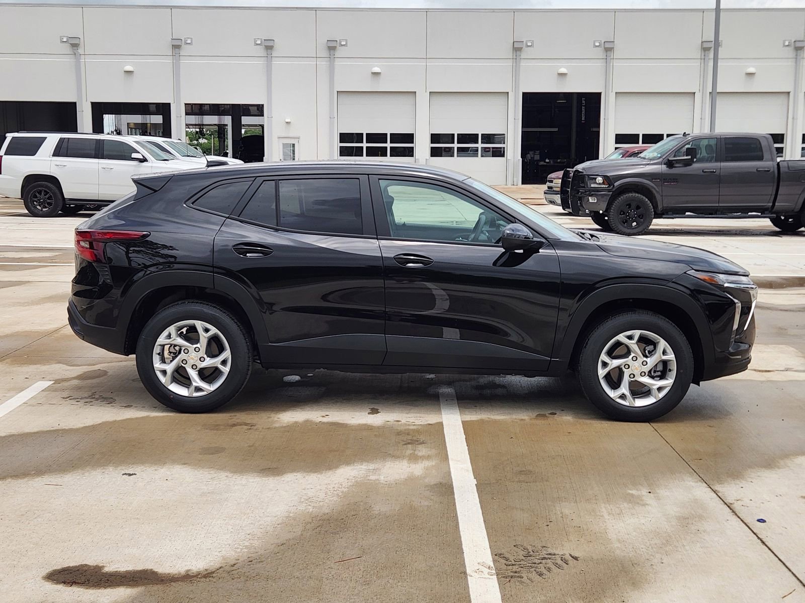 New 2026 Chevrolet Trax LS w/ LS Convenience Package FWD image 7