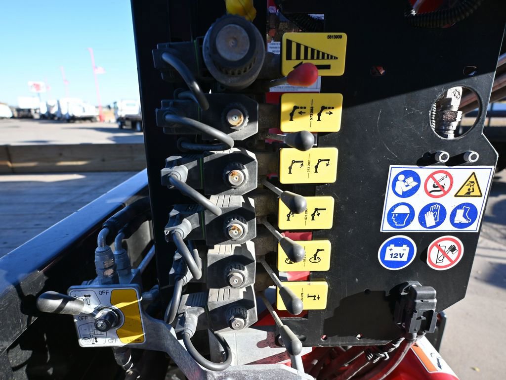 Used 2022 Ford F550 4x4 Regular Cab Super Duty image 45