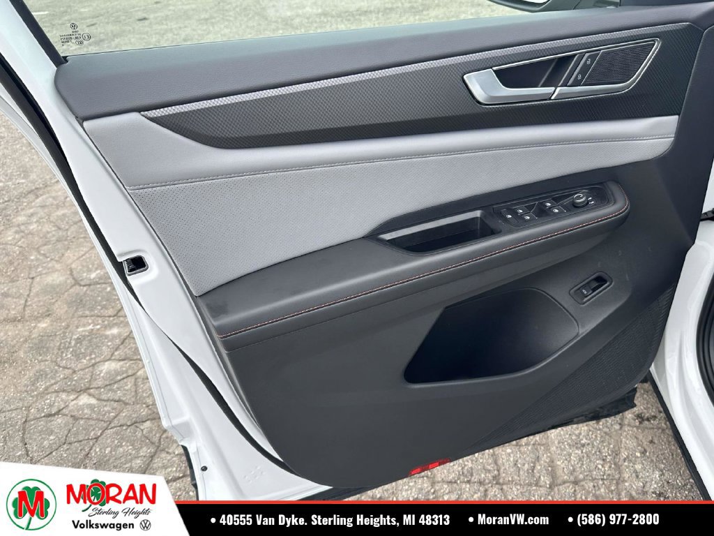 Certified 2025 Volkswagen Atlas Peak Edition SE AWD/4WD image 18