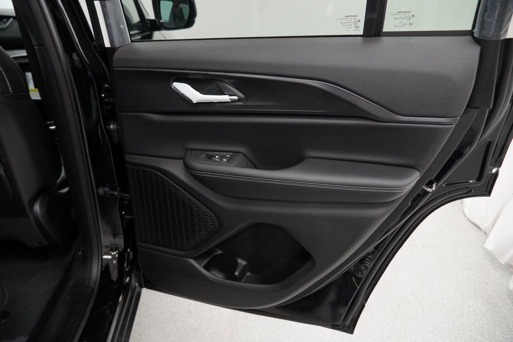 New 2025 Jeep Grand Cherokee Altitude image 32