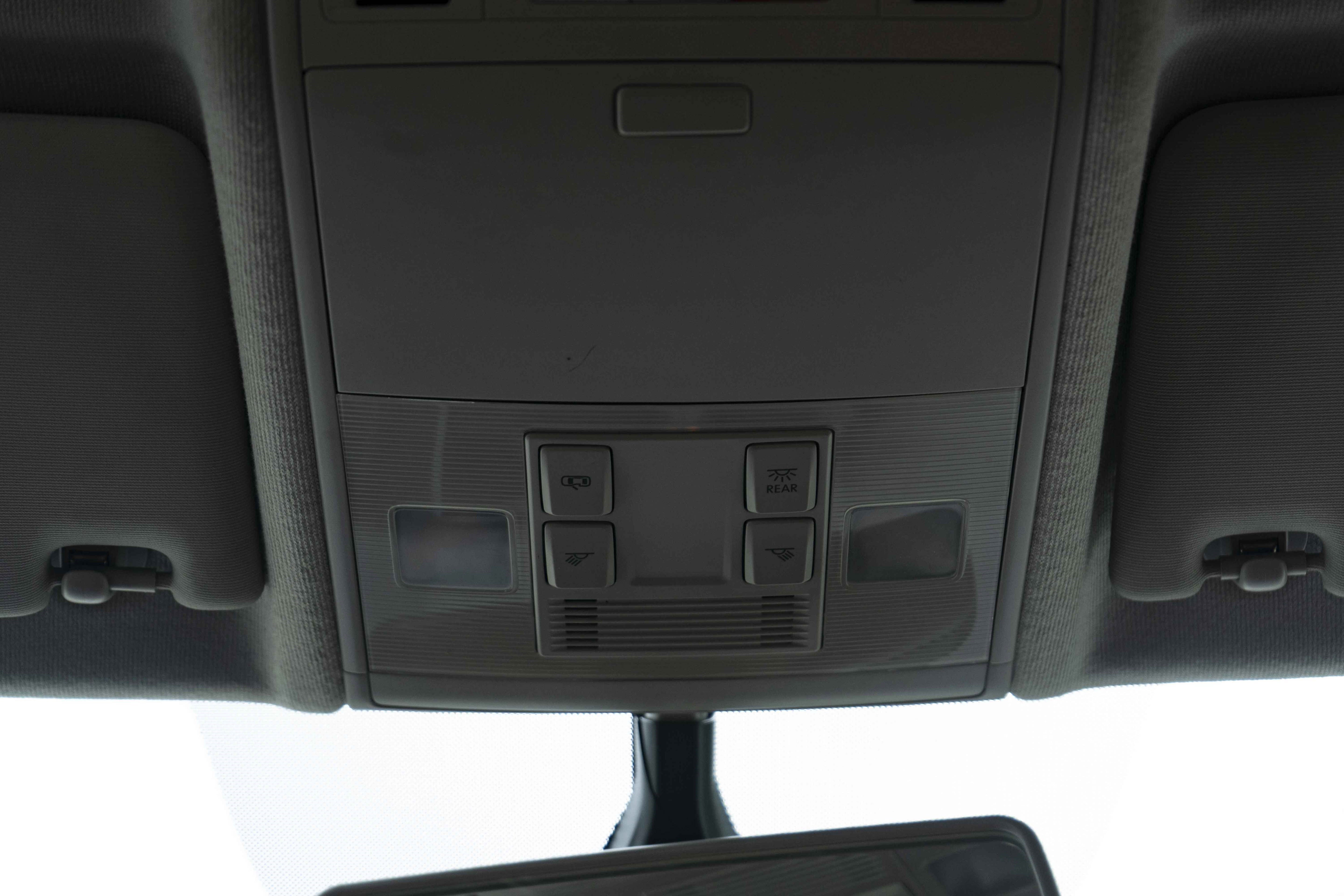 Used 2018 Volkswagen Tiguan SE image 34