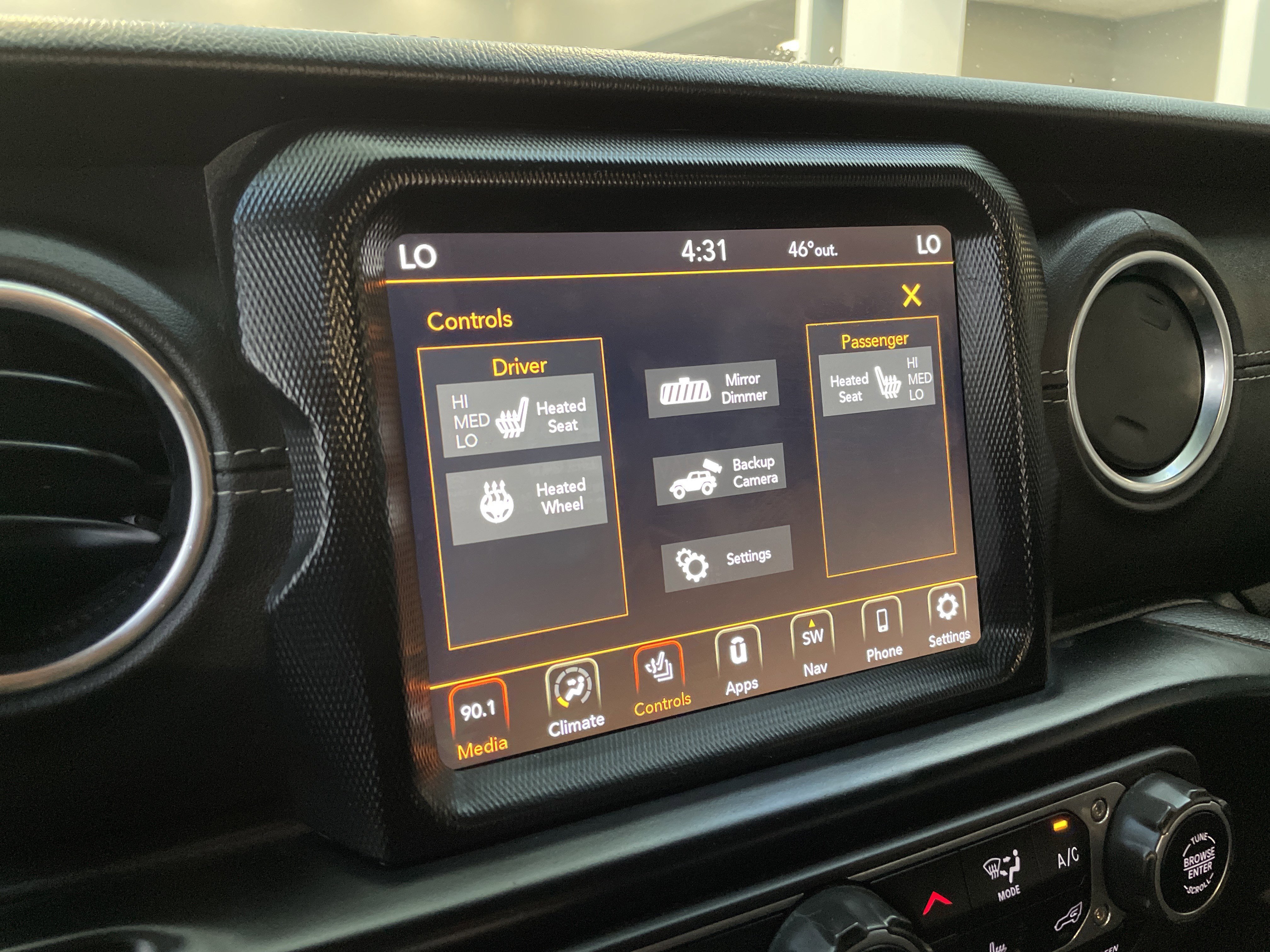 Used 2021 Jeep Wrangler Unlimited Sahara w/ Cold Weather Group AWD/4WD image 24