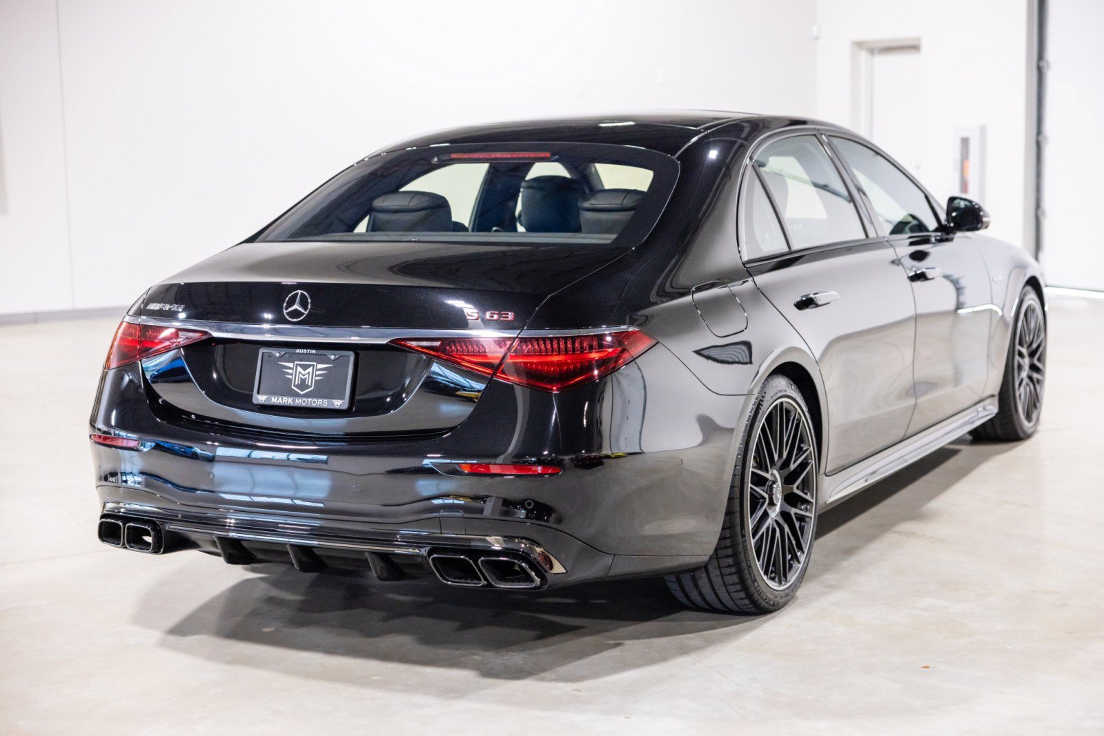Used 2024 Mercedes-Benz S 63 AMG S w/ AMG Night Package image 9