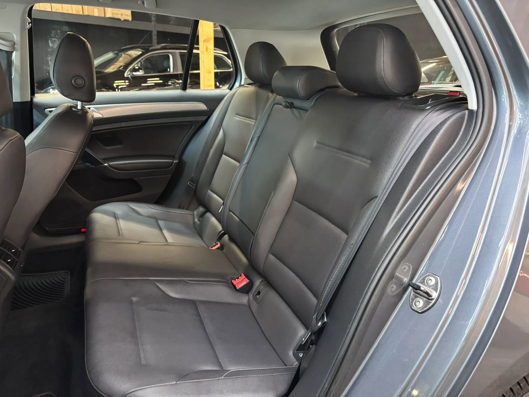 Used 2015 Volkswagen Golf TDI S FWD image 21