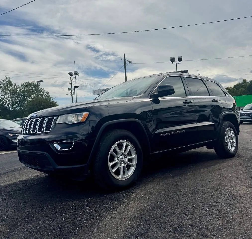 Used 2018 Jeep Grand Cherokee Laredo RWD image 3