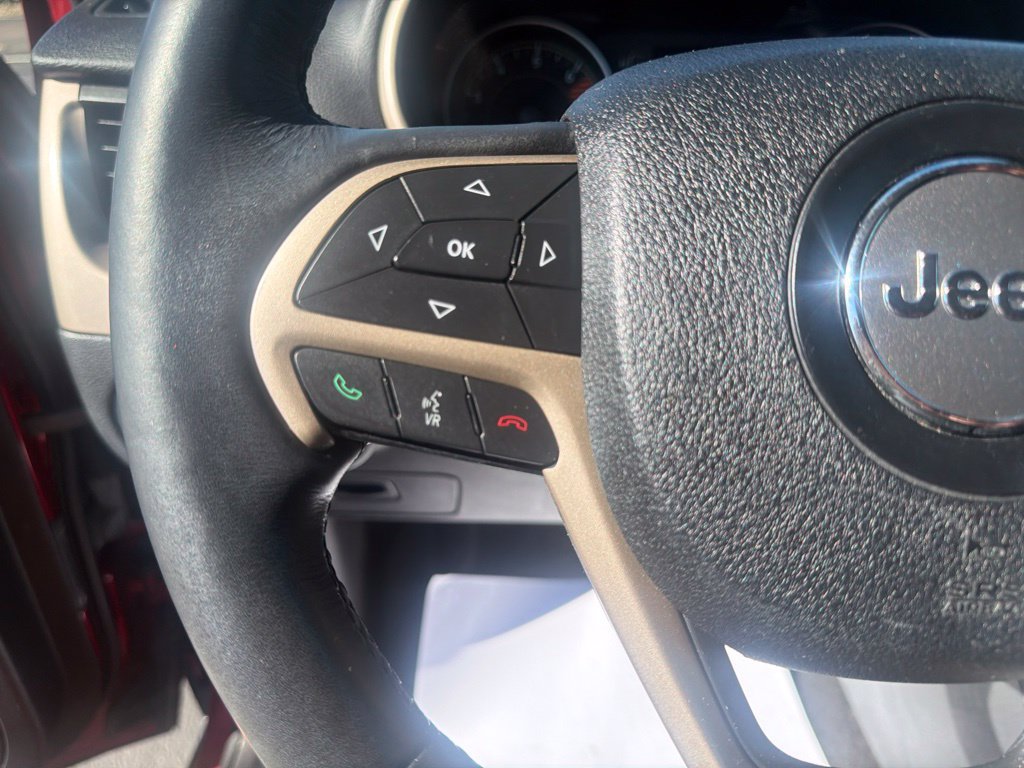 Used 2016 Jeep Cherokee Latitude w/ Cold Weather Group AWD/4WD image 9