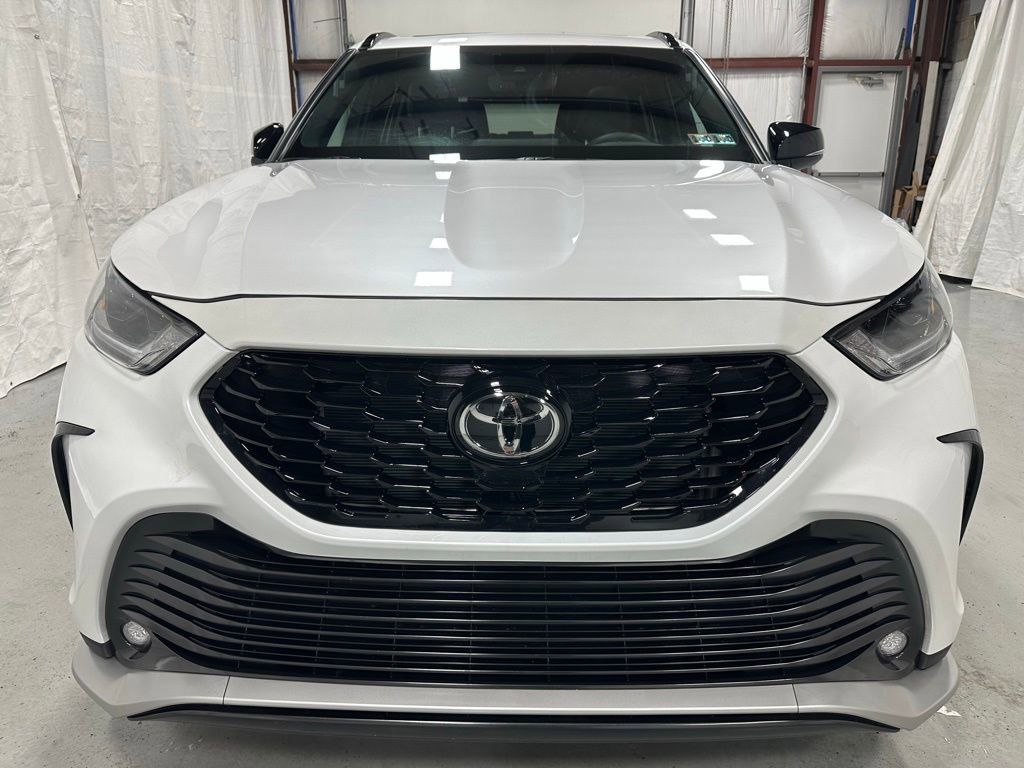Used 2025 Toyota Highlander XSE image 2