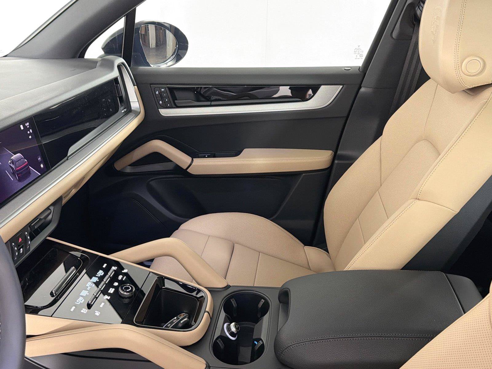 Certified 2026 Porsche Cayenne AWD/4WD image 28