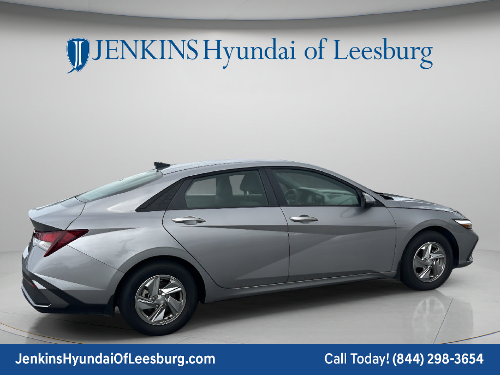 New 2026 Hyundai Elantra SE FWD image 4