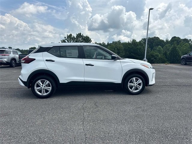 New 2025 Nissan Kicks Play S image 3