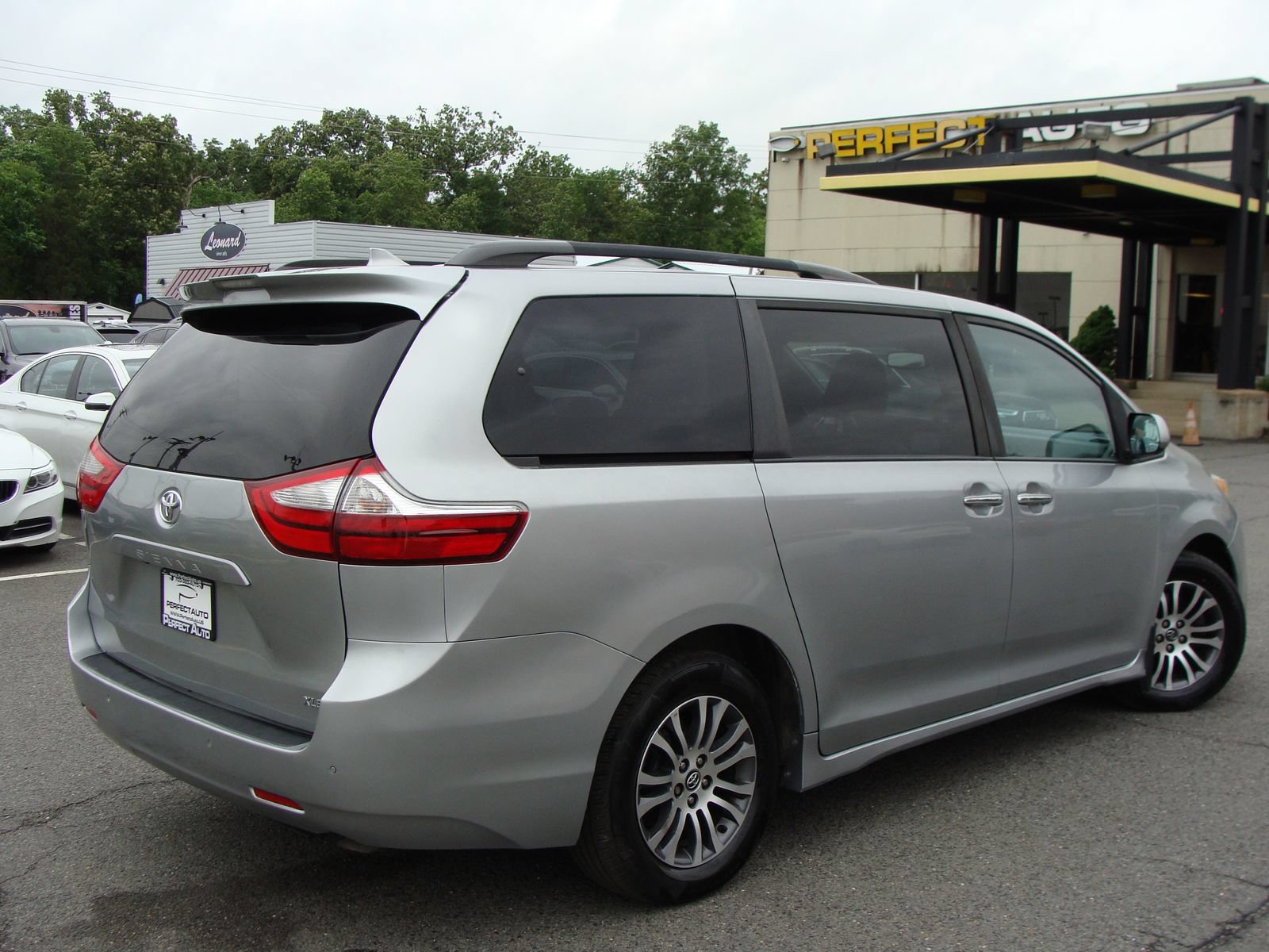 Used 2019 Toyota Sienna XLE w/ XLE Navigation Package FWD image 6