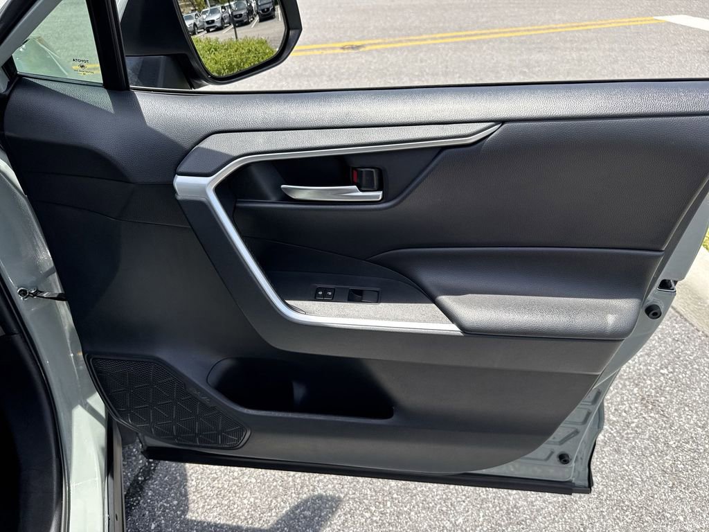 Used 2019 Toyota RAV4 XLE w/ Convenience Package FWD image 42