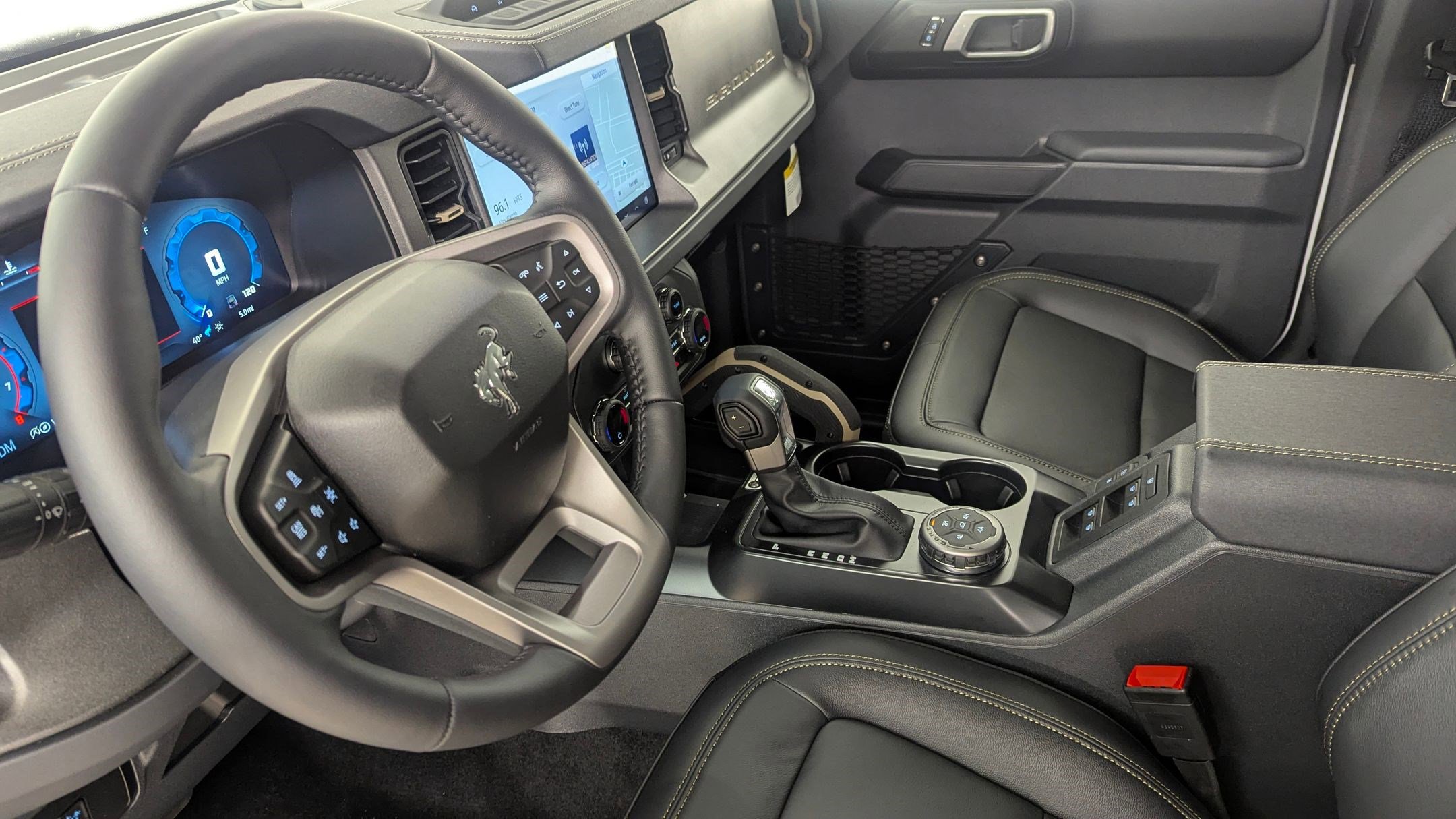 New 2025 Ford Bronco Badlands image 4