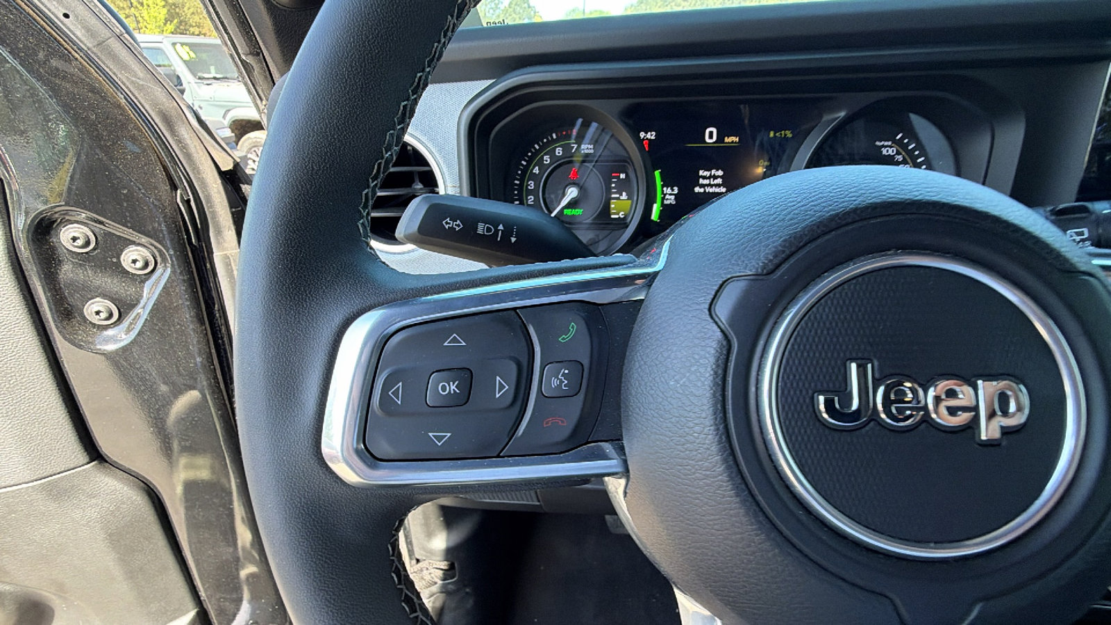 Used 2025 Jeep Wrangler Unlimited Sahara w/ Safety Group AWD/4WD image 27