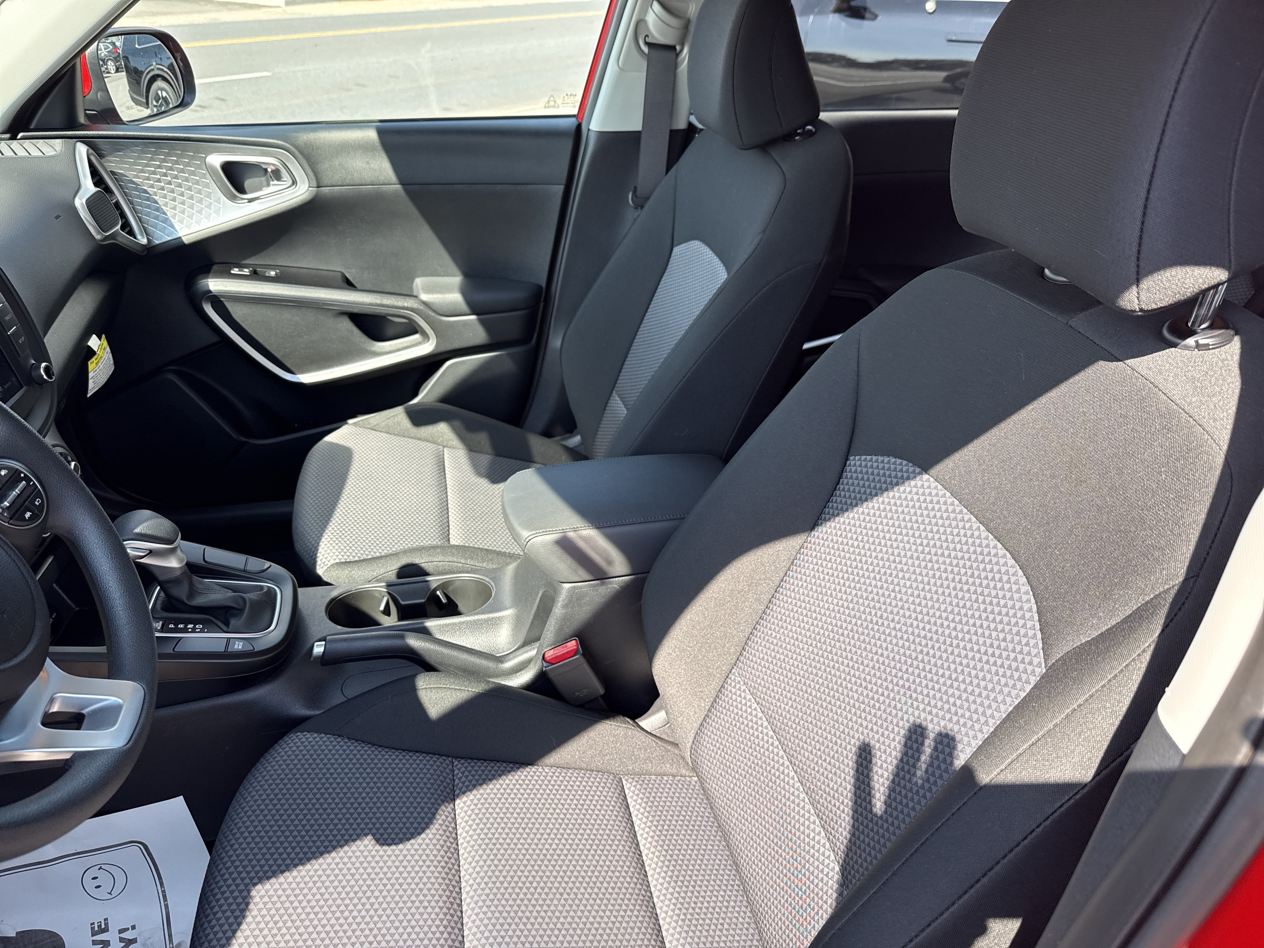 Certified 2025 Kia Soul LX w/ LX Technology Package FWD image 12