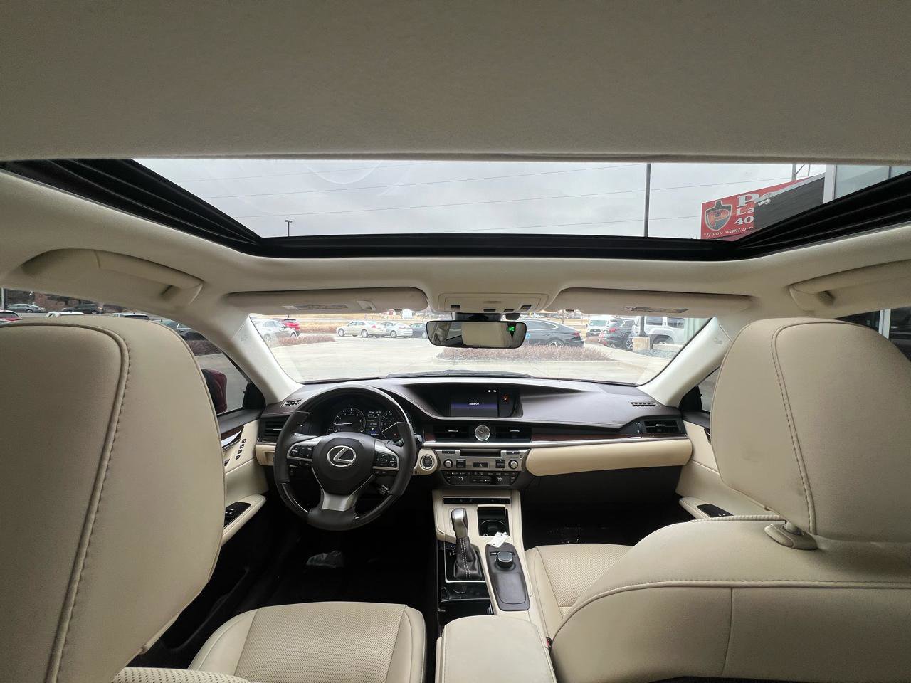 Used 2017 Lexus ES 350 w/ Premium Package image 11