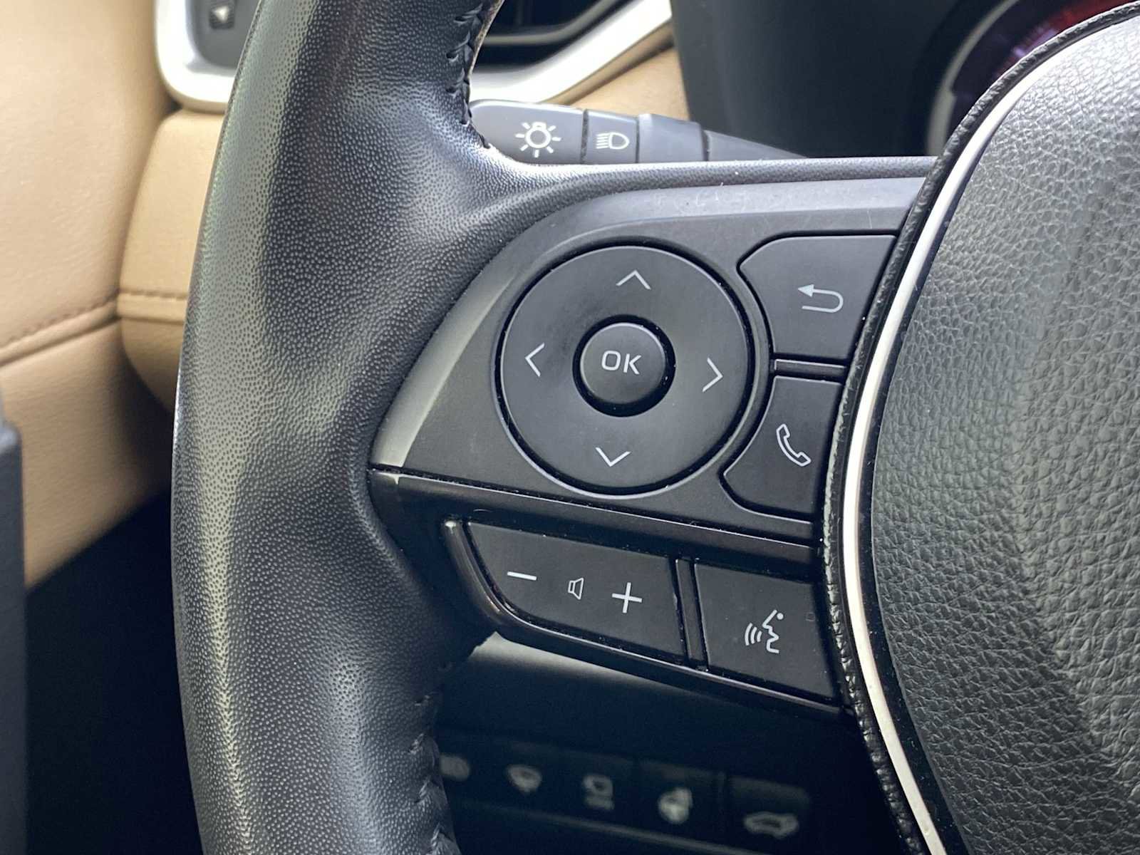 Used 2021 Toyota RAV4 Limited AWD/4WD image 31