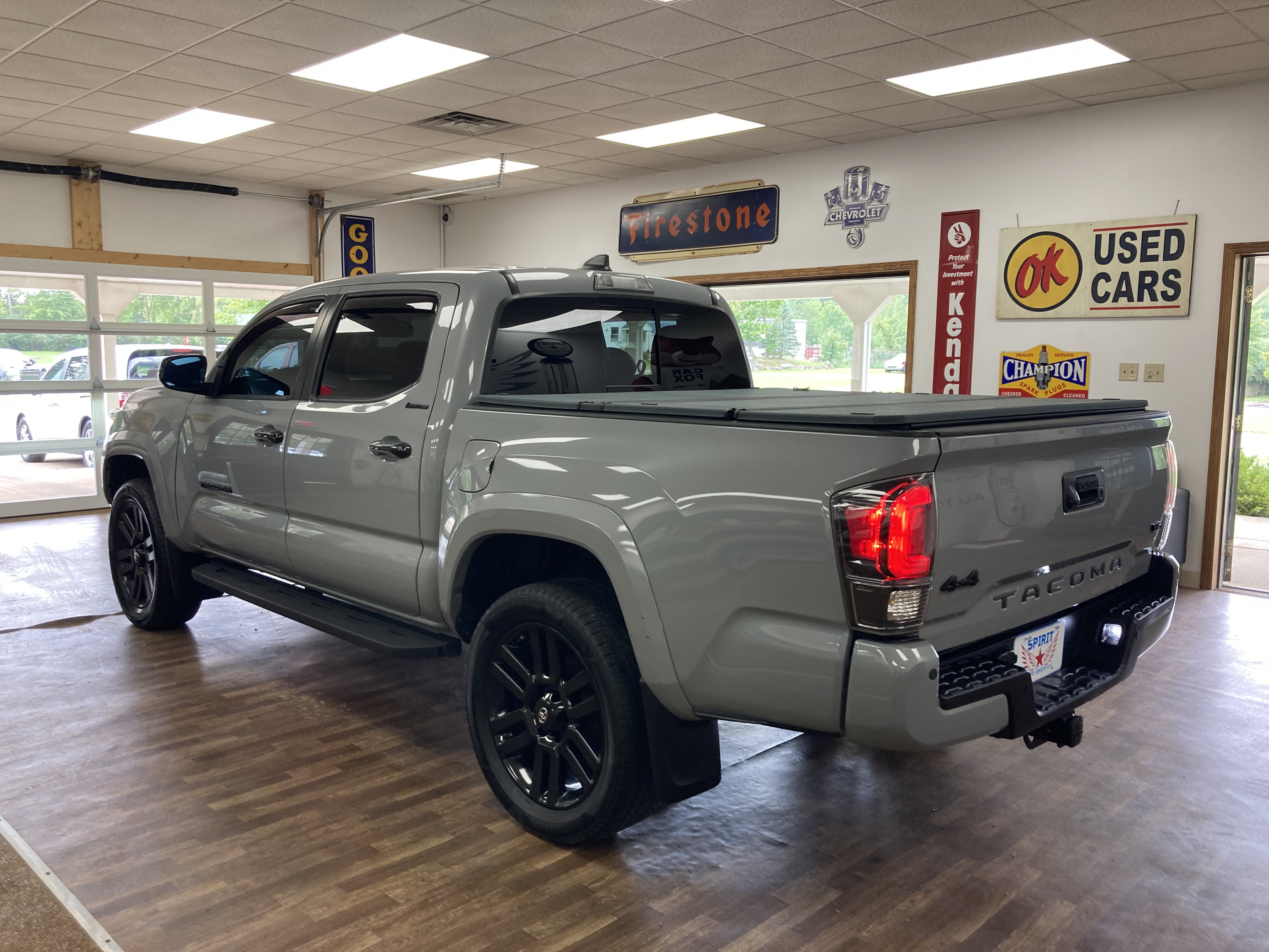 Used 2020 Toyota Tacoma Limited AWD/4WD image 9