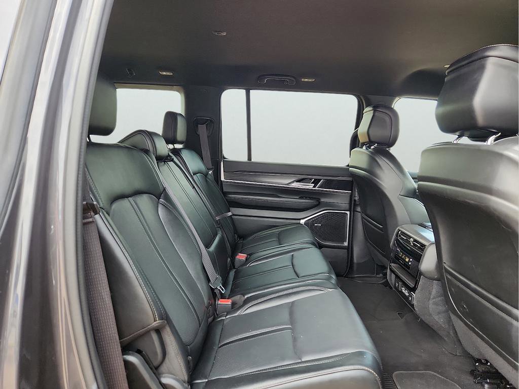 Used 2024 Jeep Wagoneer Series II w/ Flexible Seating Group image 16