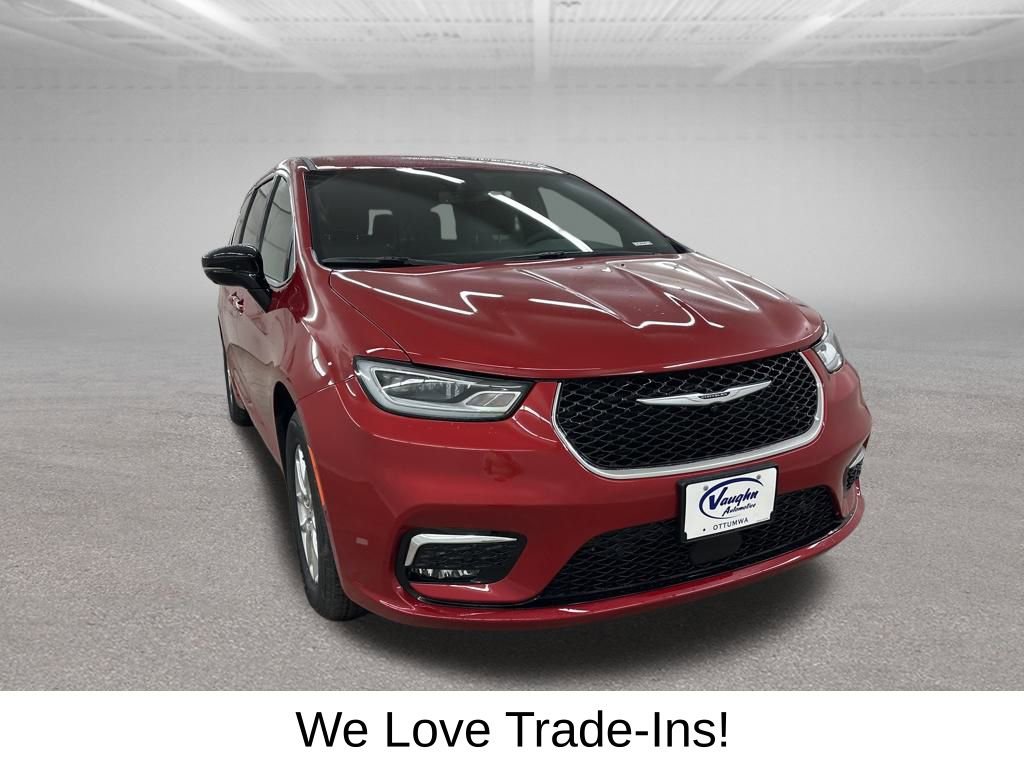 New 2026 Chrysler Pacifica Select image 2