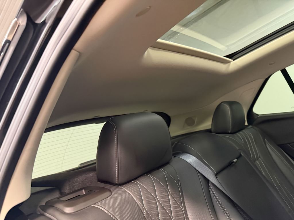 Used 2023 Buick Envision Avenir AWD/4WD image 67
