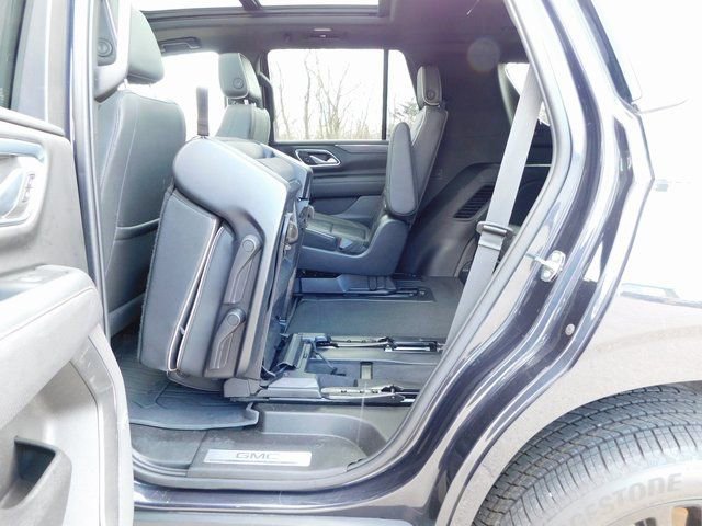 Used 2023 GMC Yukon SLT w/ SLT Luxury Package image 37