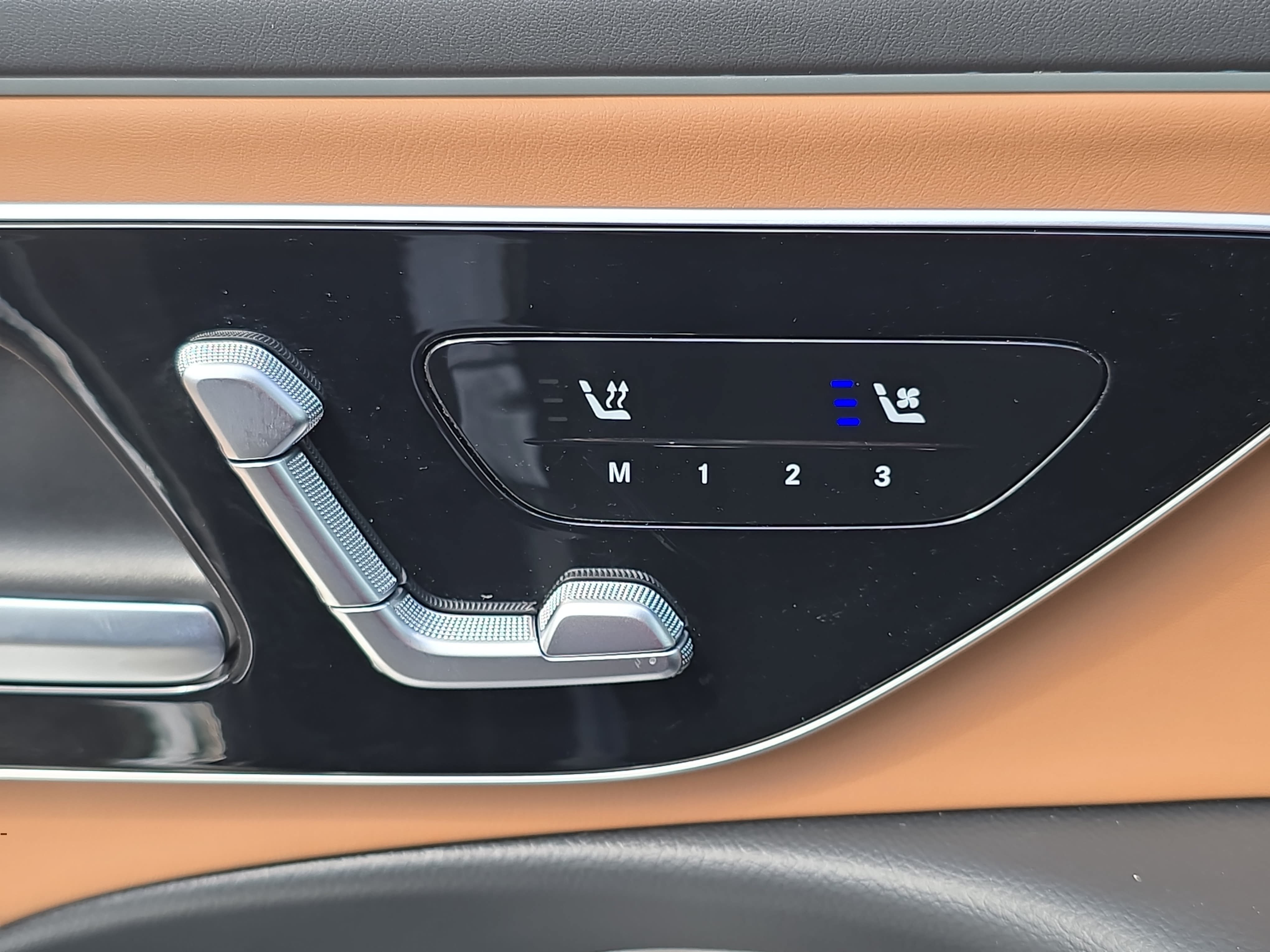 Certified 2025 Mercedes-Benz E 53 AMG e 4MATIC Sedan image 29