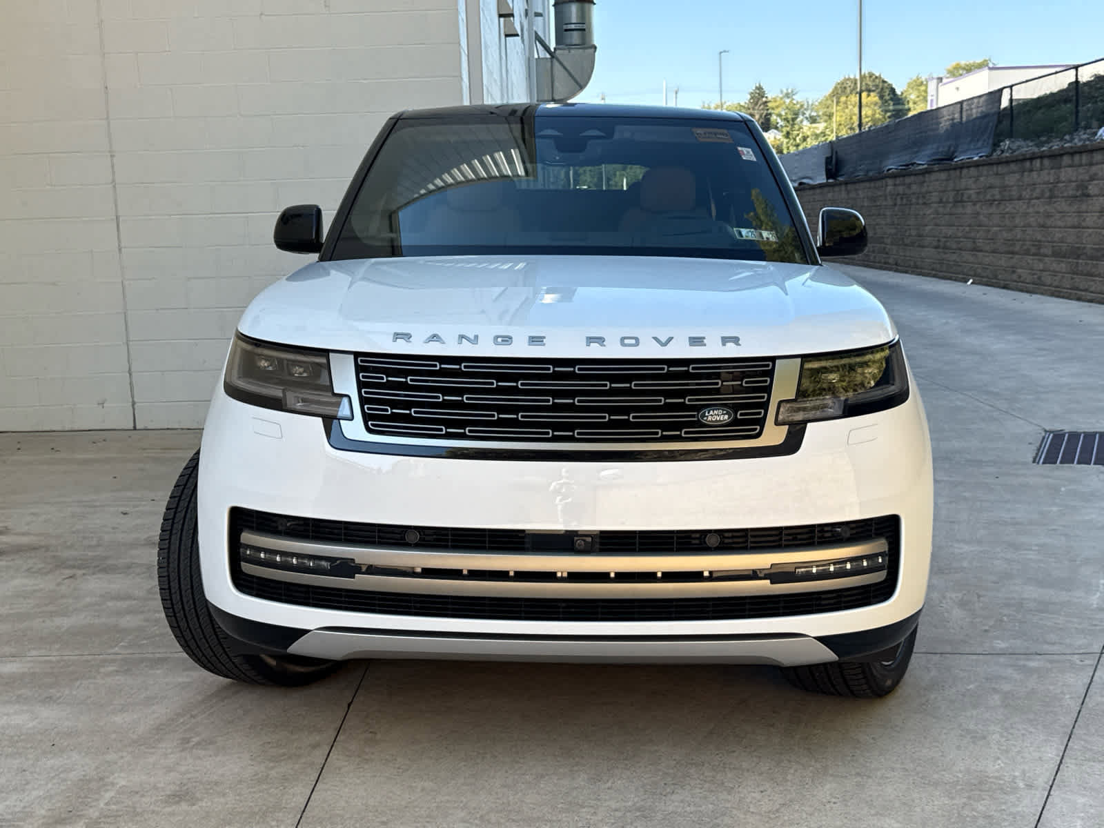 New 2025 Land Rover Range Rover SE image 2
