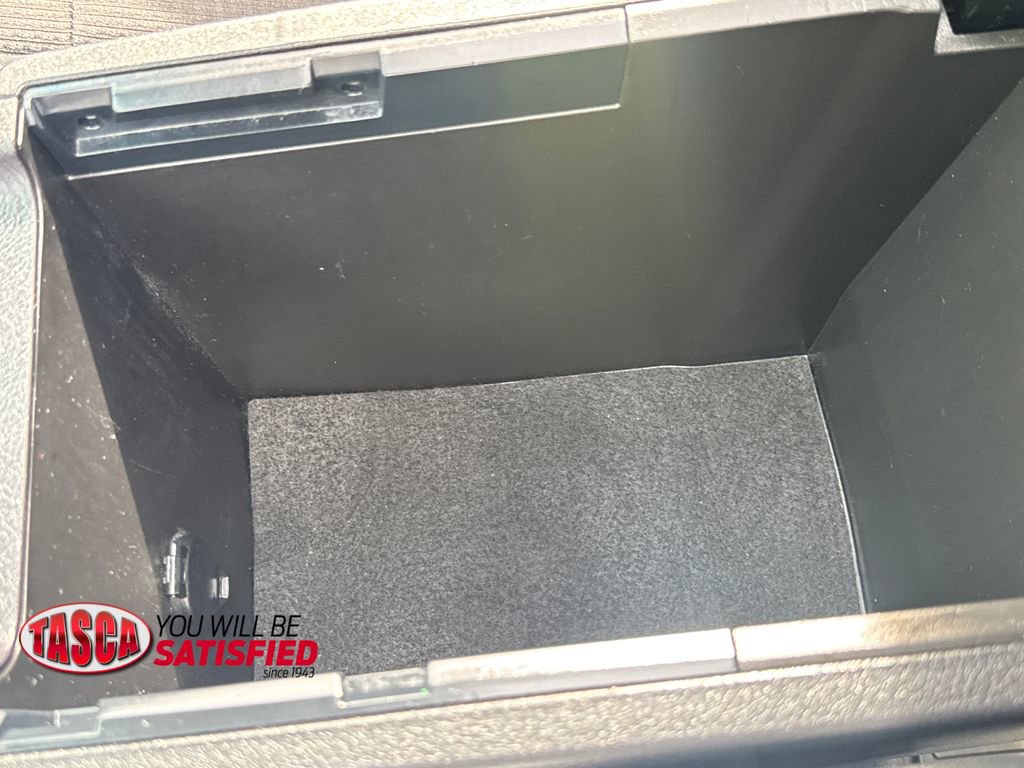 Used 2017 Toyota Camry SE w/ Moonroof Package FWD image 26