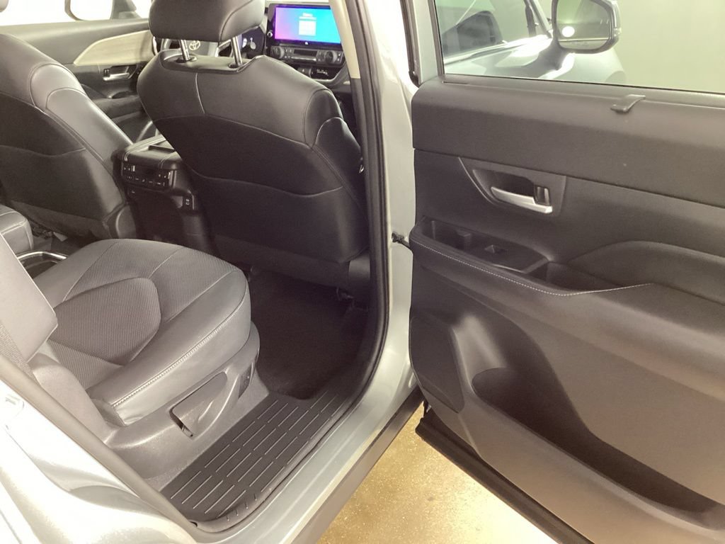 Used 2024 Toyota Grand Highlander AWD image 20