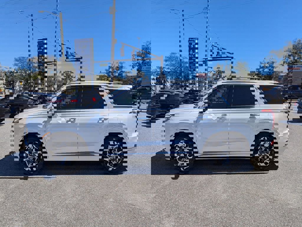 Used 2022 Hyundai Palisade Calligraphy w/ Winter Package image 5