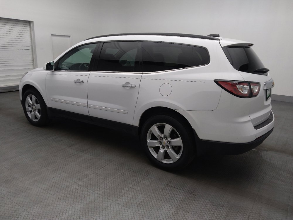 Used 2016 Chevrolet Traverse LT w/ Style and Technology Package FWD image 3