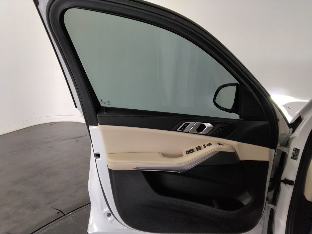 Used 2022 BMW X5 xDrive40i w/ Executive Package image 28