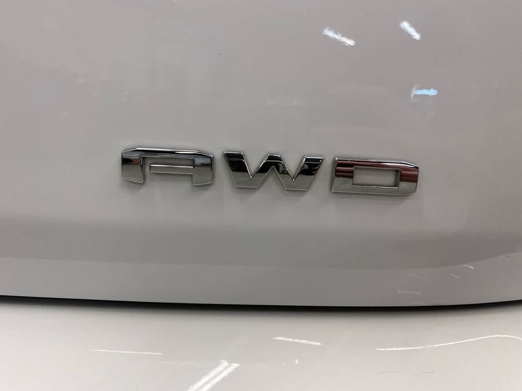 Used 2024 GMC Terrain SLT image 28