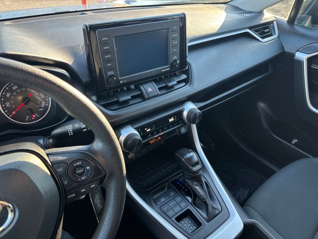 Used 2022 Toyota RAV4 LE image 20
