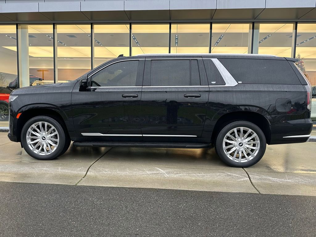 Used 2023 Cadillac Escalade ESV Premium Luxury AWD/4WD image 2