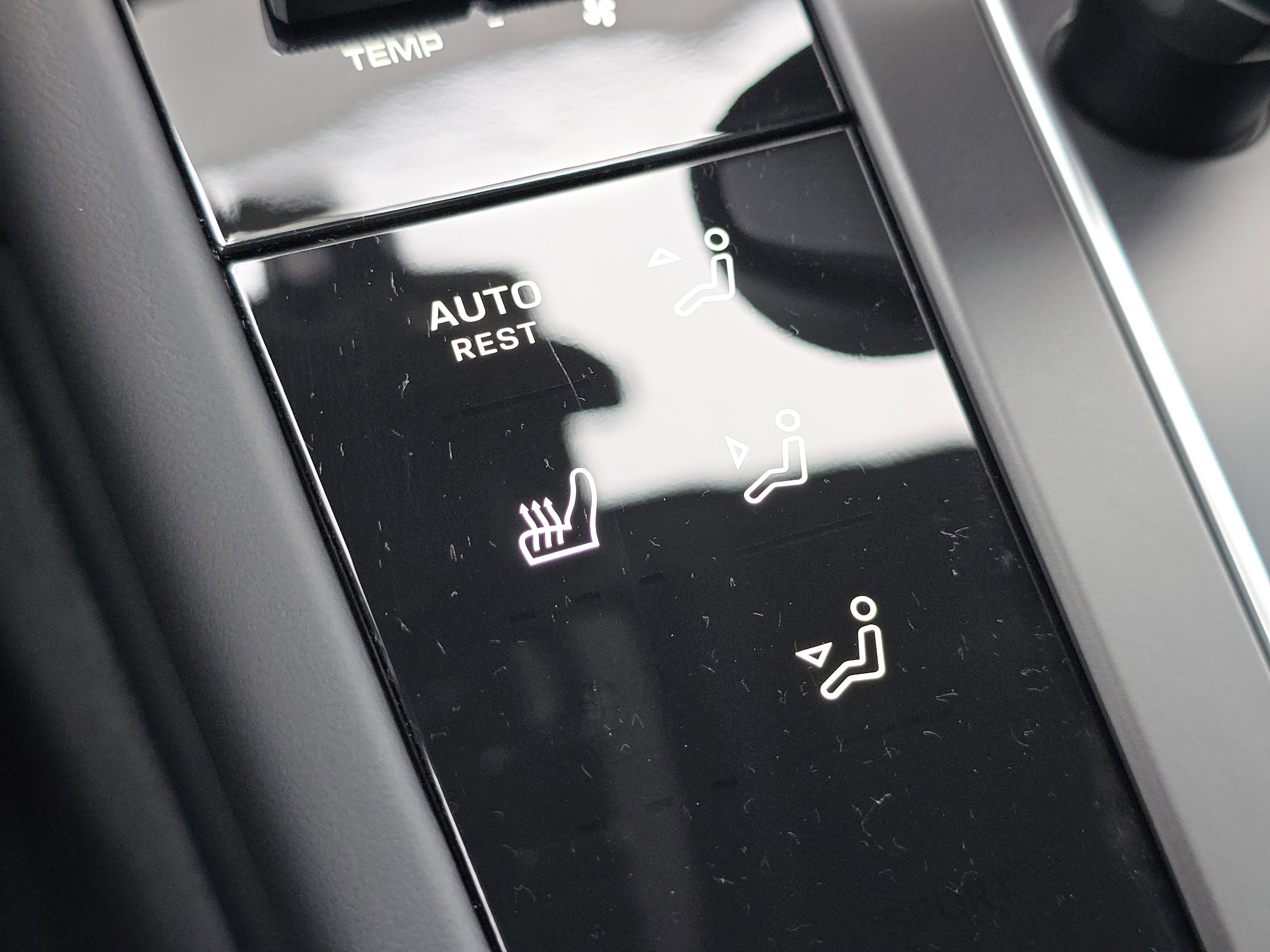 New 2026 Porsche Macan GTS image 25