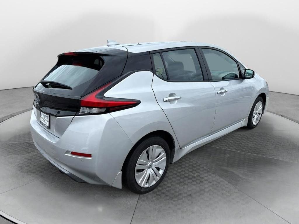 Used 2025 Nissan Leaf S image 3