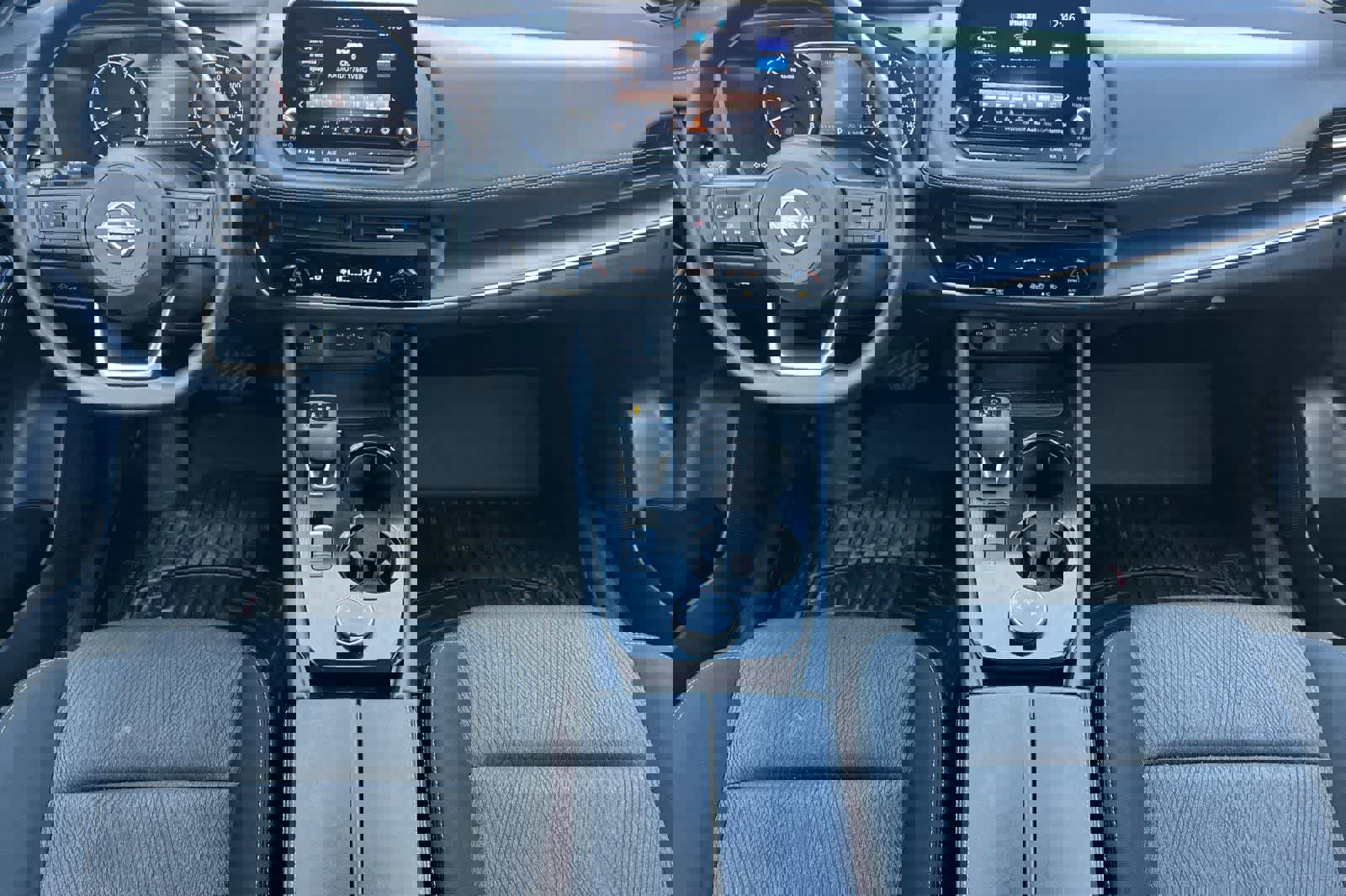 Used 2024 Nissan Rogue SV image 4