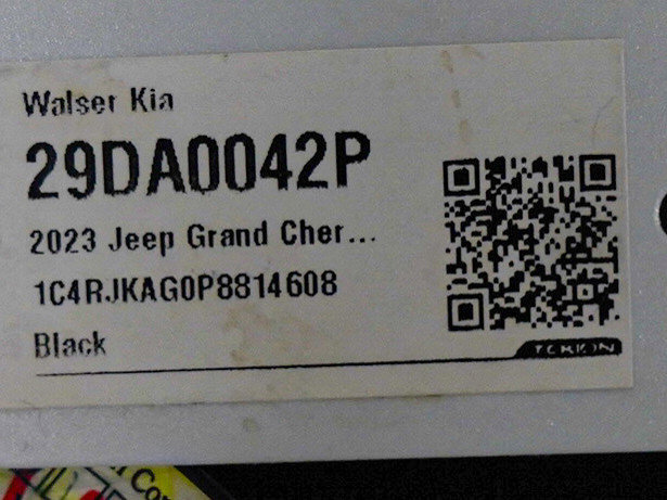 Used 2023 Jeep Grand Cherokee L Laredo image 31