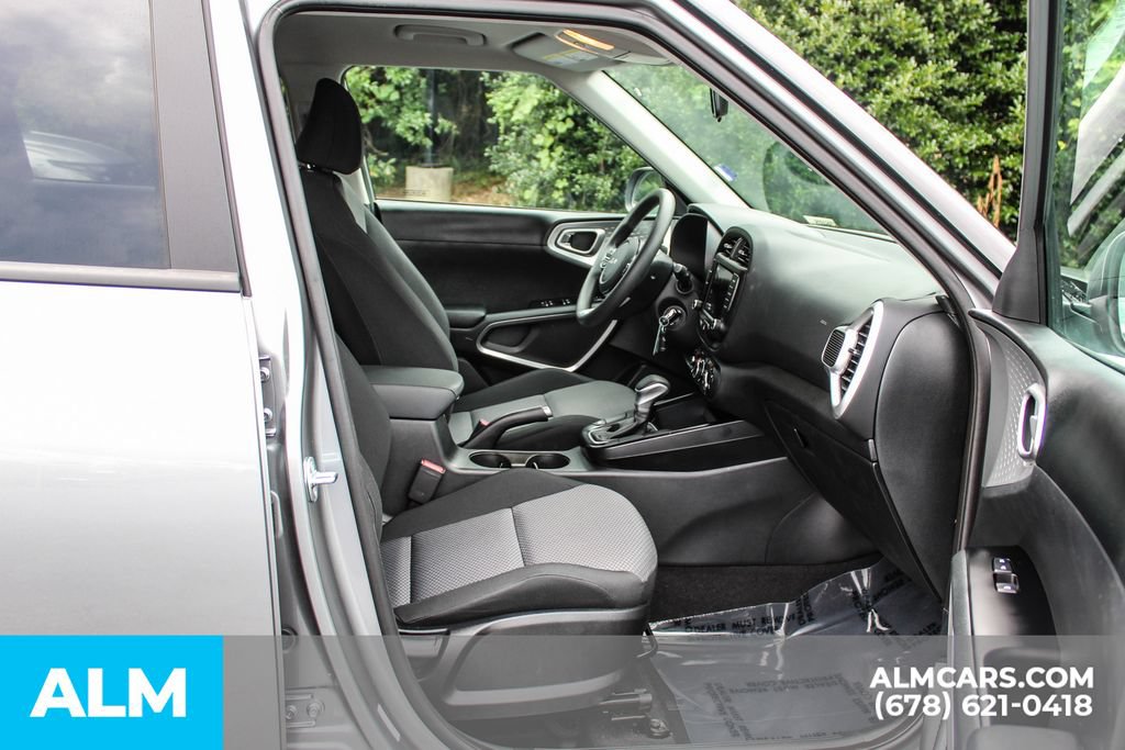Used 2025 Kia Soul LX w/ LX Technology Package FWD image 21
