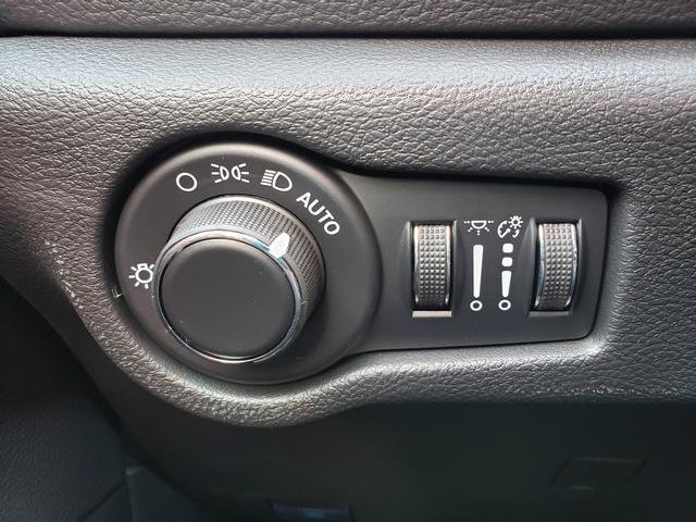 New 2027 Chrysler Pacifica Select FWD image 31