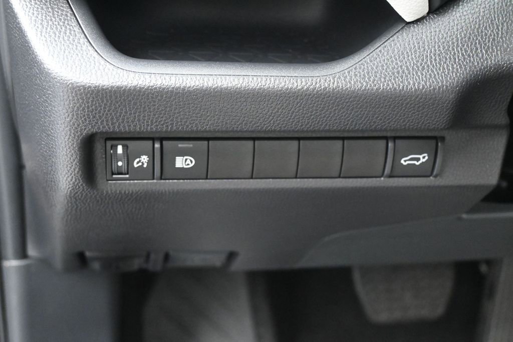 Used 2025 Toyota RAV4 XLE w/ Convenience Package FWD image 16