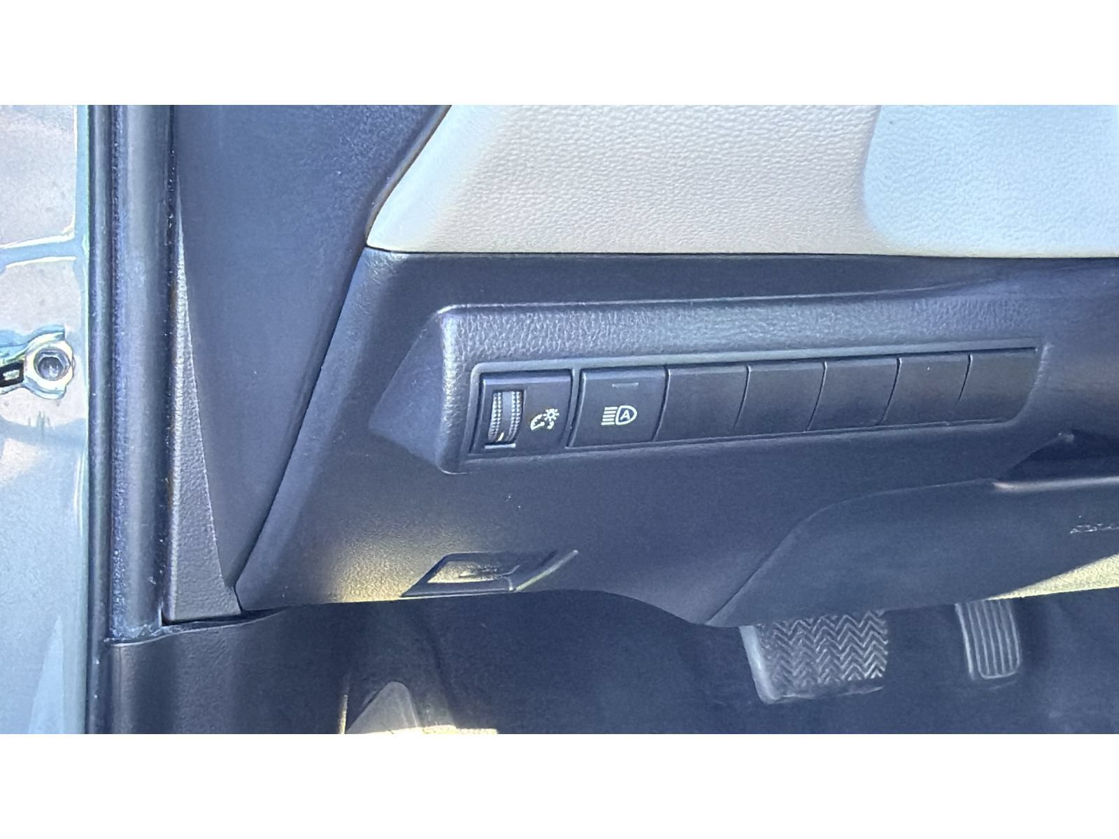 Certified 2024 Toyota Corolla LE FWD image 15