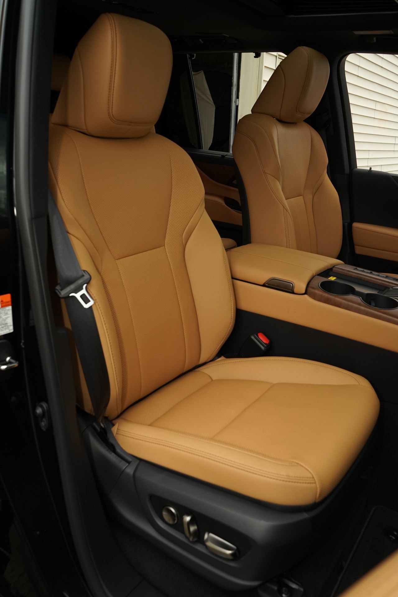 Used 2026 Lexus LX 600 4WD w/ Appearance Package image 9